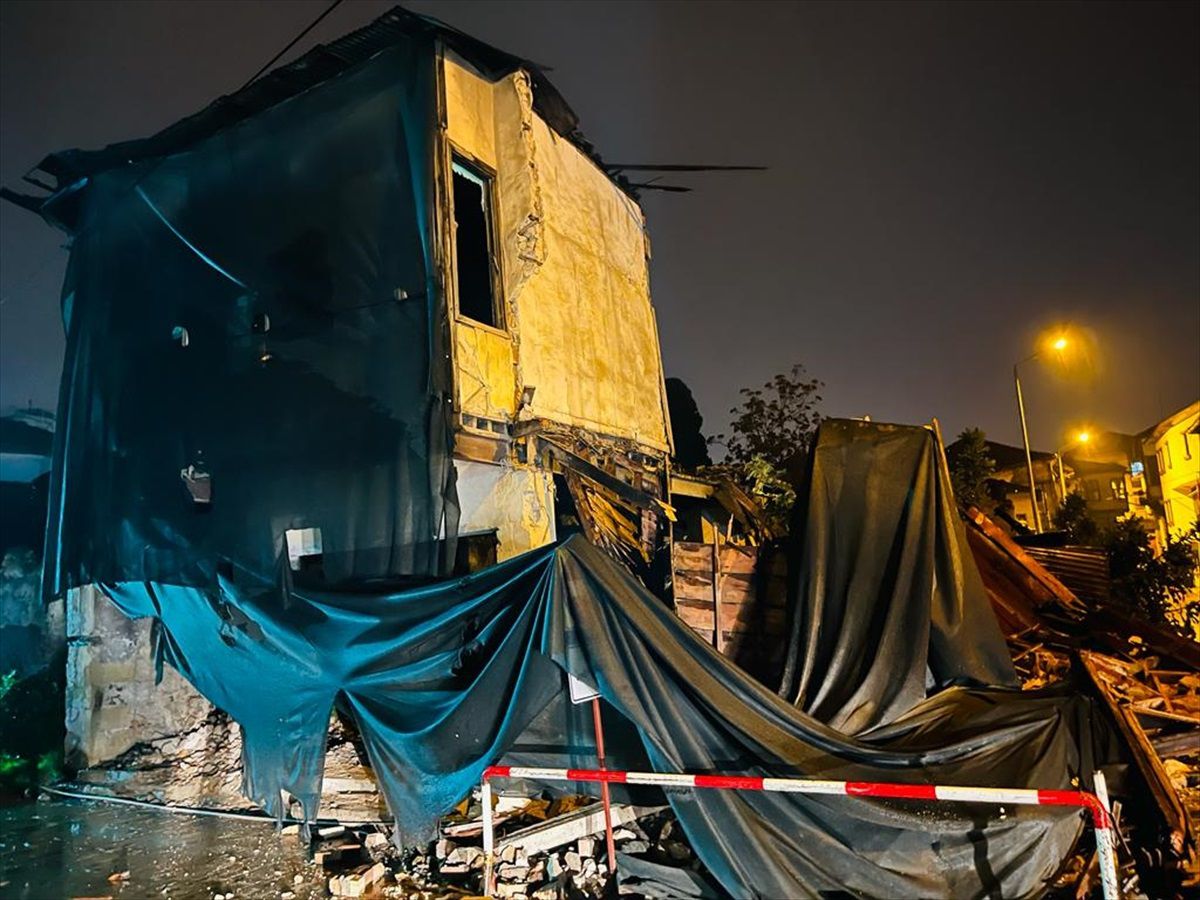 Mersin\'de sit alanı içerisindeki evin duvarı yağış nedeniyle çöktü