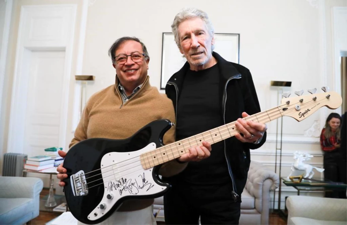 Pink Floyd\'un solisti Roger Waters, Kolombiya Devlet Başkanı ile Filistin bayrağı açtı