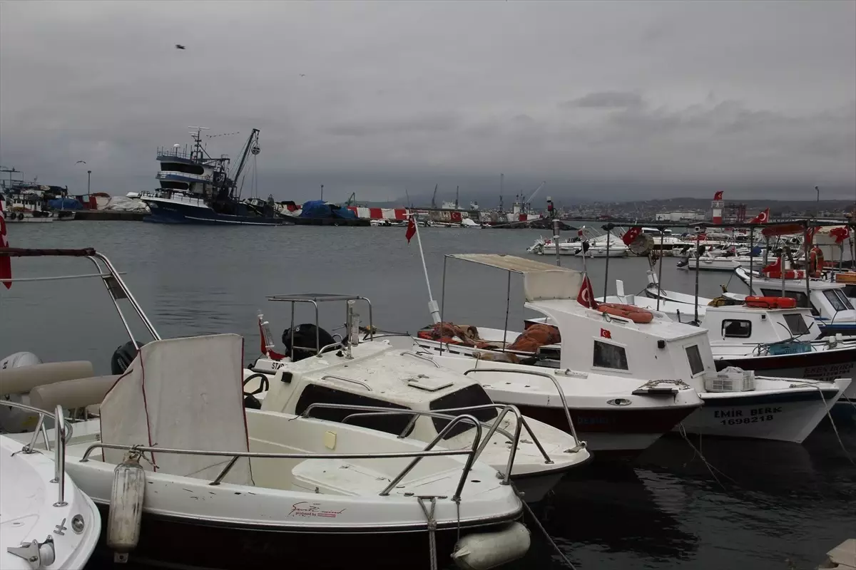 Tekirdağ\'da Poyraz Deniz Ulaşımını Olumsuz Etkiliyor