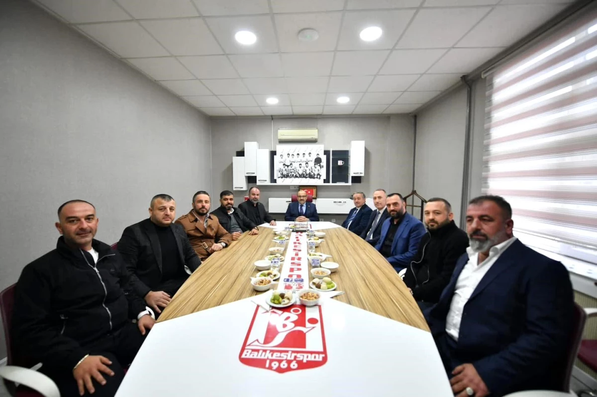 Balıkesir Valisi İsmail Ustaoğlu, Balıkesirspor\'u ziyaret etti
