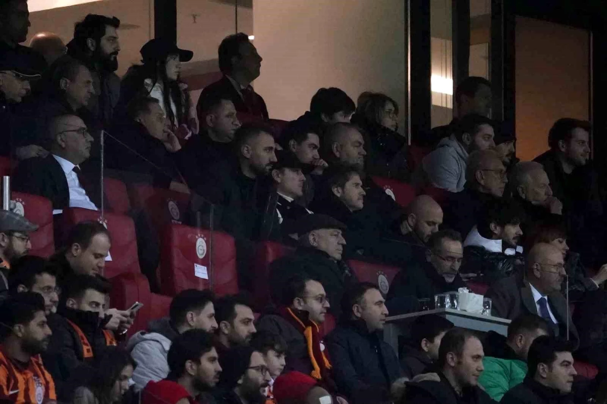 A Milli Futbol Takımı Teknik Direktörü Vincenzo Montella, Galatasaray-Adana Demirspor maçını izledi