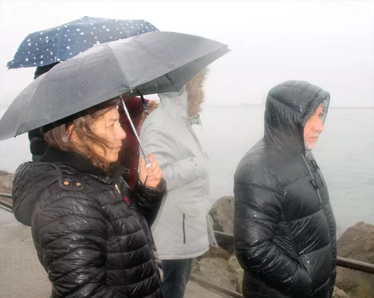 Zonguldak\'ta batan geminin mürettebatının yakınları bekleyişini sürdürüyor