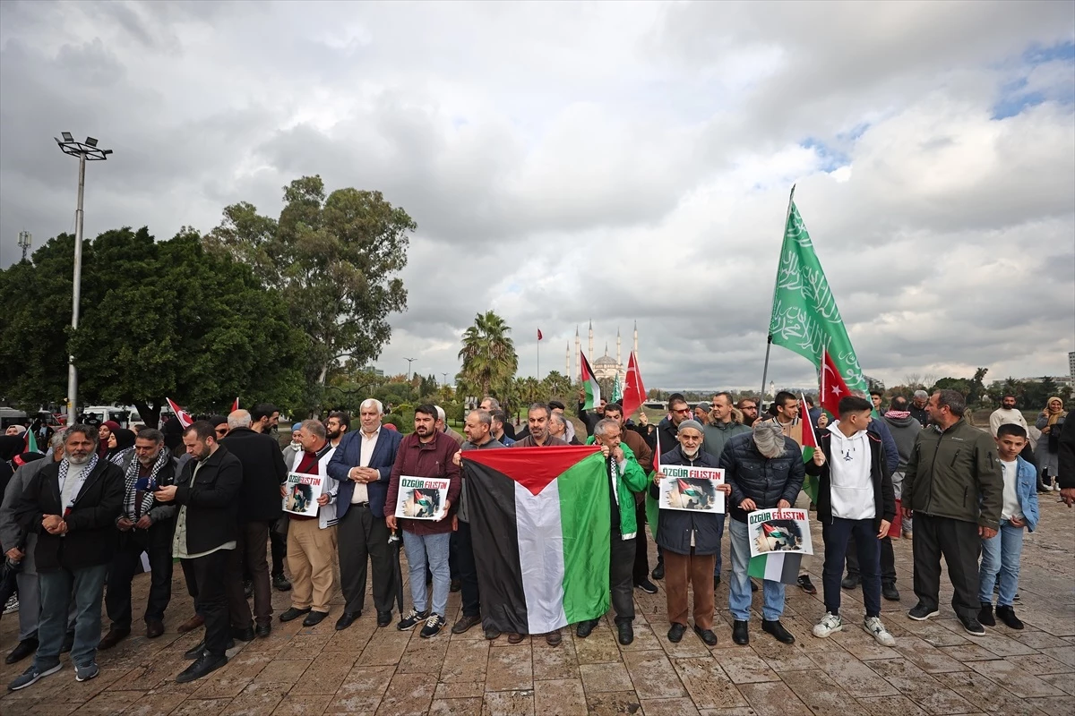 Adana\'da İsrail\'in Gazze\'ye saldırılarını protesto yürüyüşü düzenlendi