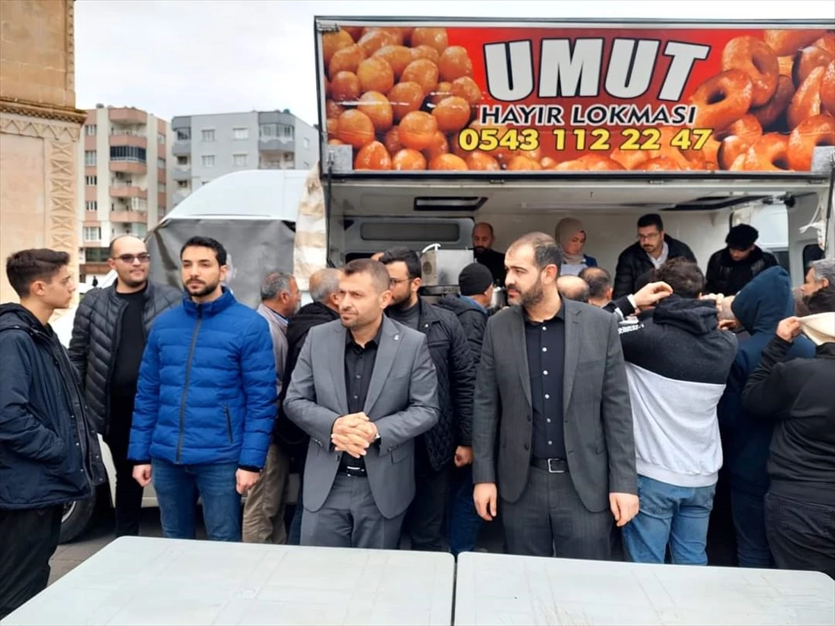 AK Parti Mardin İl Gençlik Kolları Başkanlığı, Doğukan İslamoğlu\'nun anısına lokma dağıttı