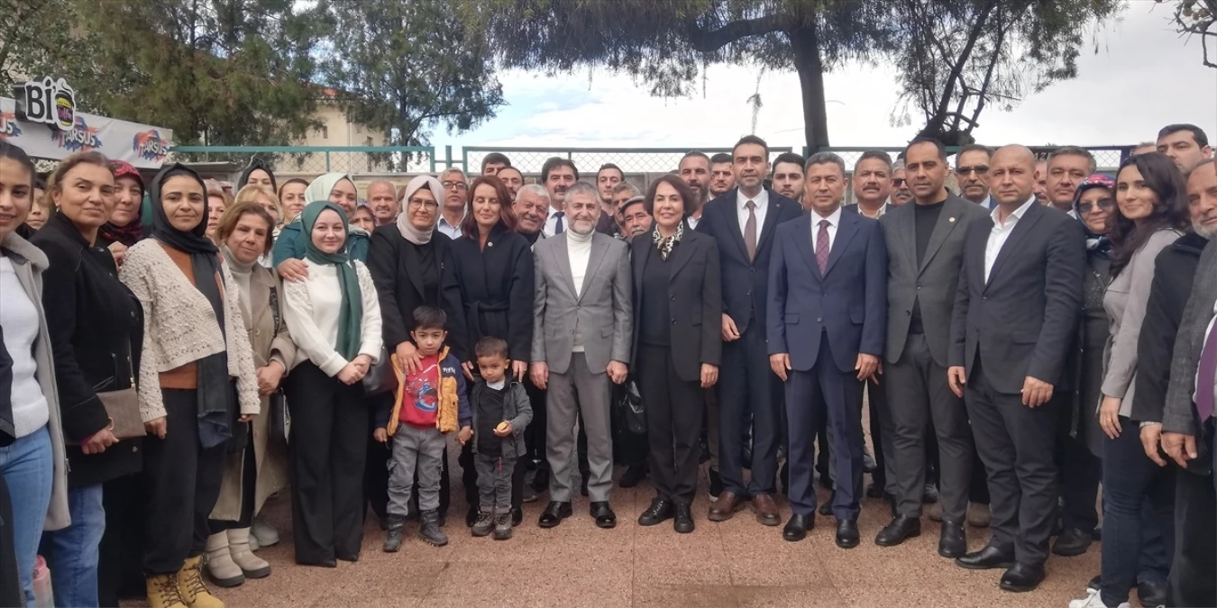 AK Parti Mersin Milletvekili Nureddin Nebati Tarsus İlçe Başkanlığına ziyarette bulundu