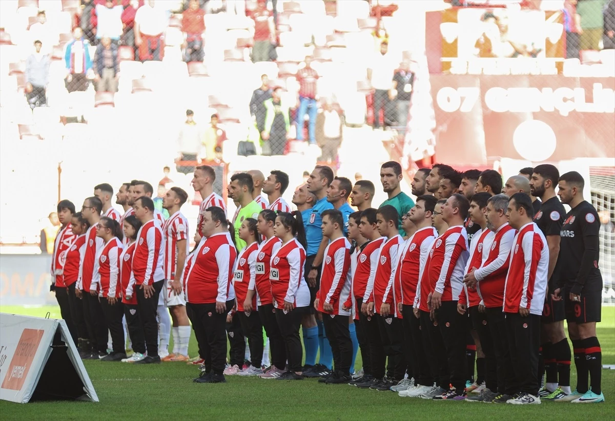 Antalyaspor Teknik Sorumlusu Tralhao: \'10 Kişi Oynamamıza Rağmen Kazanmayı Bildik\'