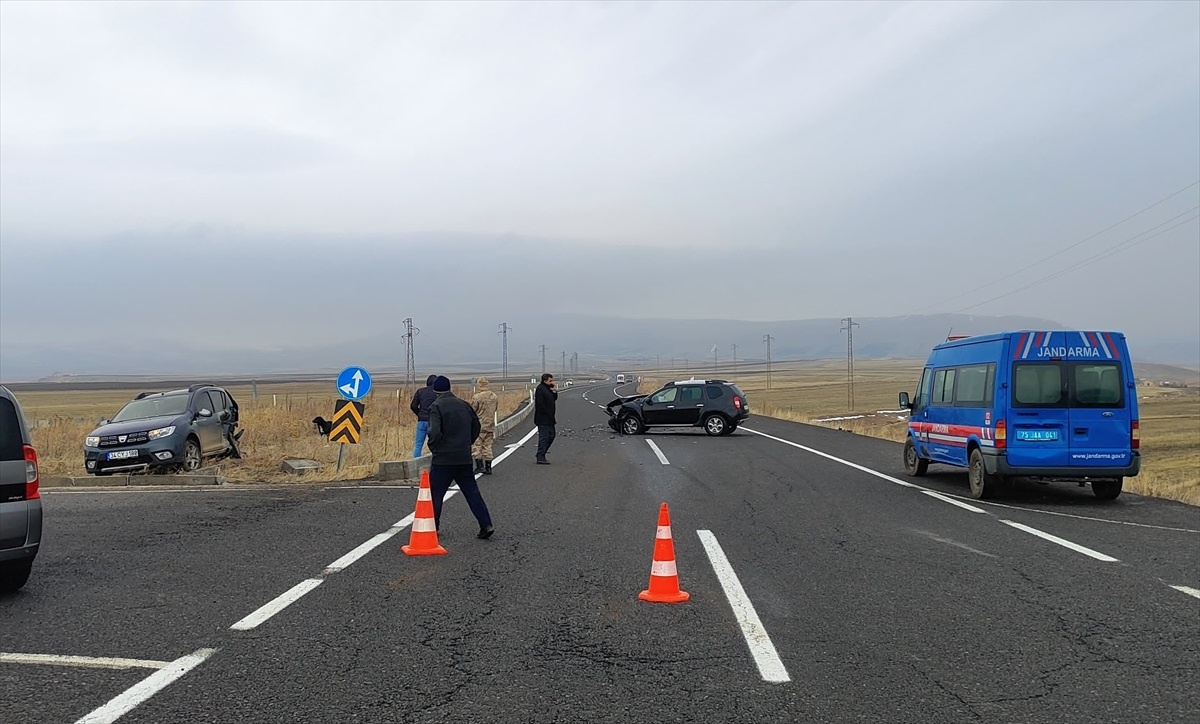 Ardahan\'da trafik kazasında 4 kişi yaralandı