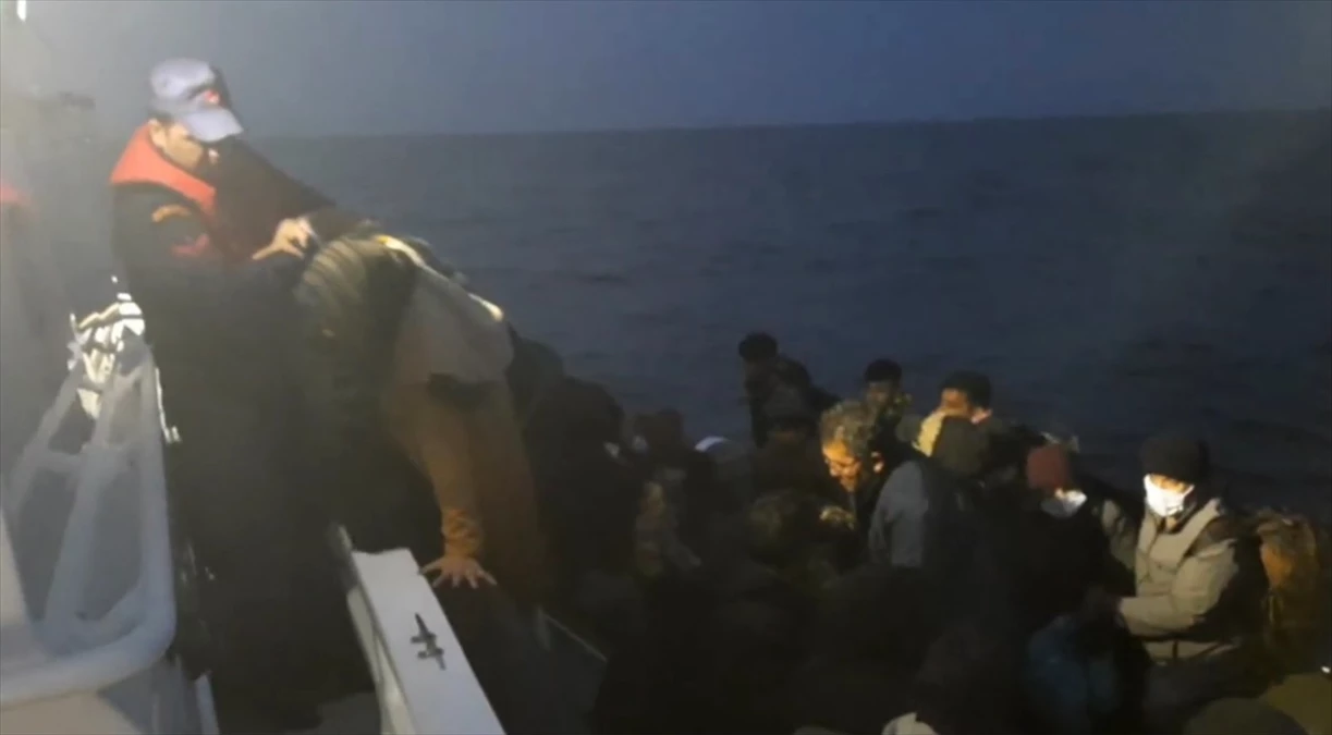 Ayvalık açıklarında 91 düzensiz göçmen yakalandı, 38 düzensiz göçmen kurtarıldı
