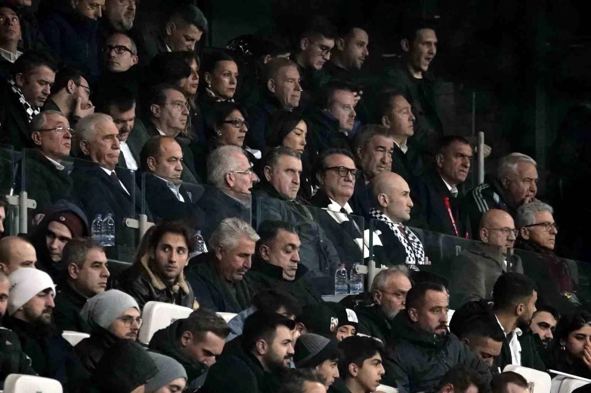 Gençlik ve Spor Bakanı Beşiktaş-Fenerbahçe derbisini takip ediyor