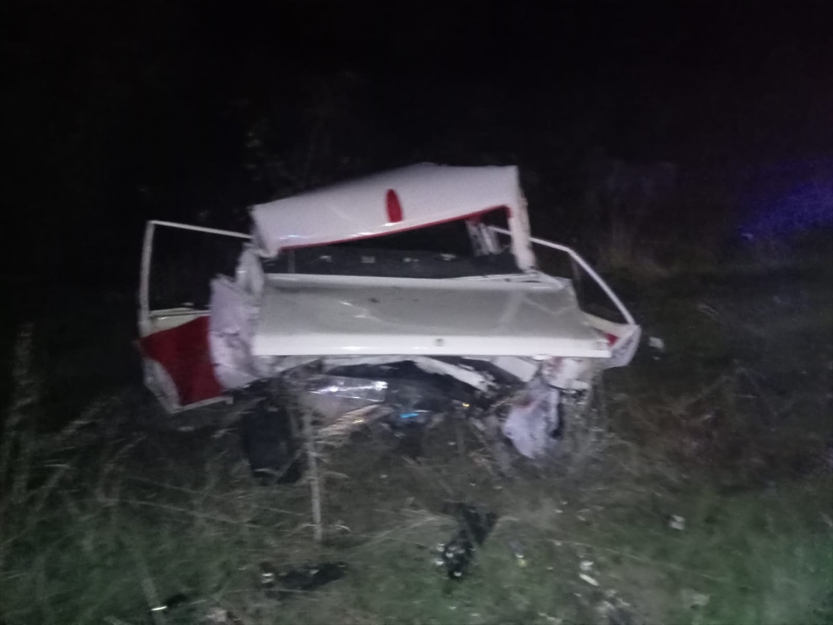 Balıkesir\'de arıza yapan araca çarpan otomobilde 1 kişi yaralandı
