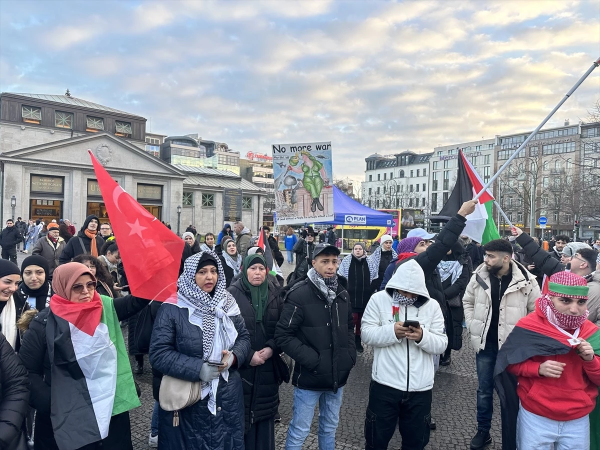 Berlin\'de İsrail\'in Gazze saldırıları protesto edildi