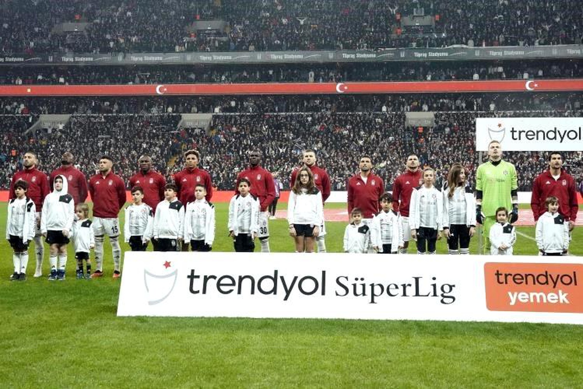 Beşiktaş, Fenerbahçe\'ye yenildi