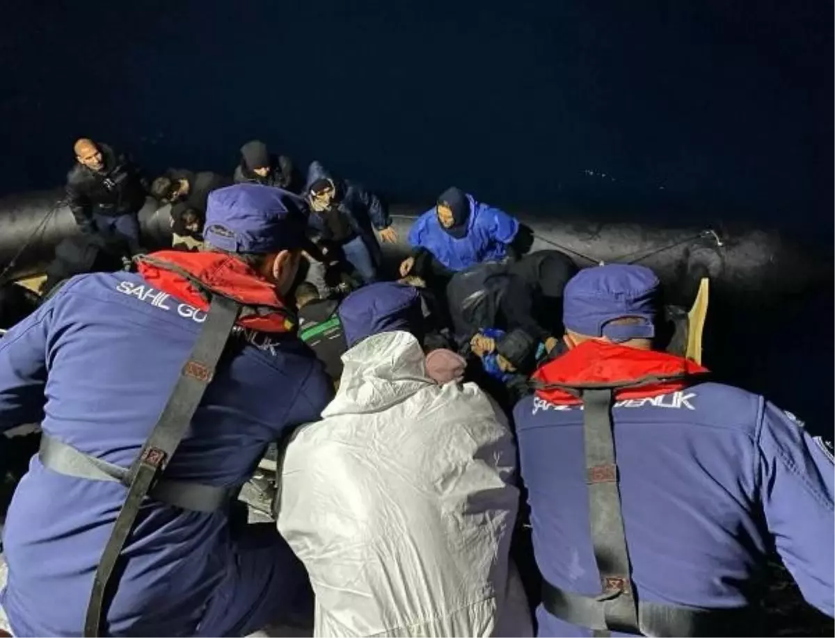 Yunan unsurları tarafından Türk kara sularına itilen 92 kaçak göçmen kurtarıldı