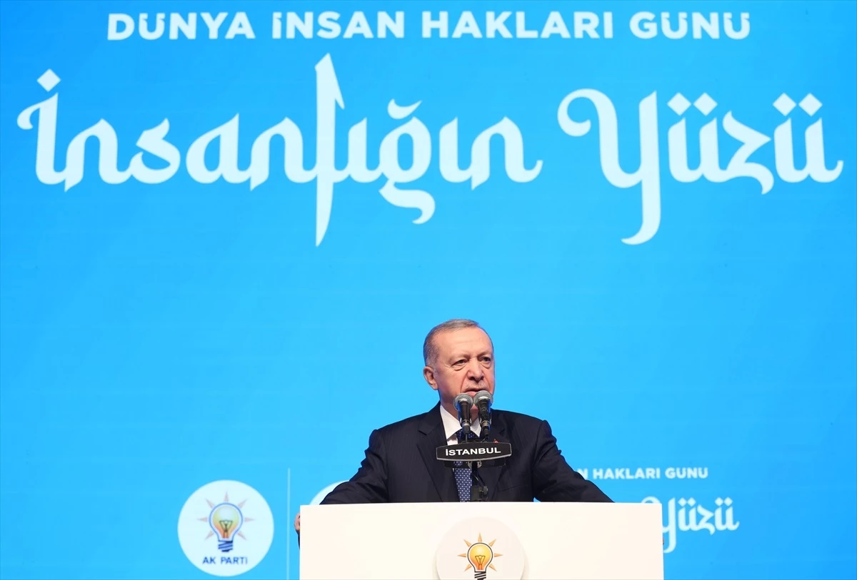 Cumhurbaşkanı Erdoğan: "(Sokak hayvanları) Bu sorunu inşallah inancımıza, kültürümüze ve şefkat medeniyetimizin bize vazettiği ilkeler çerçevesinde...