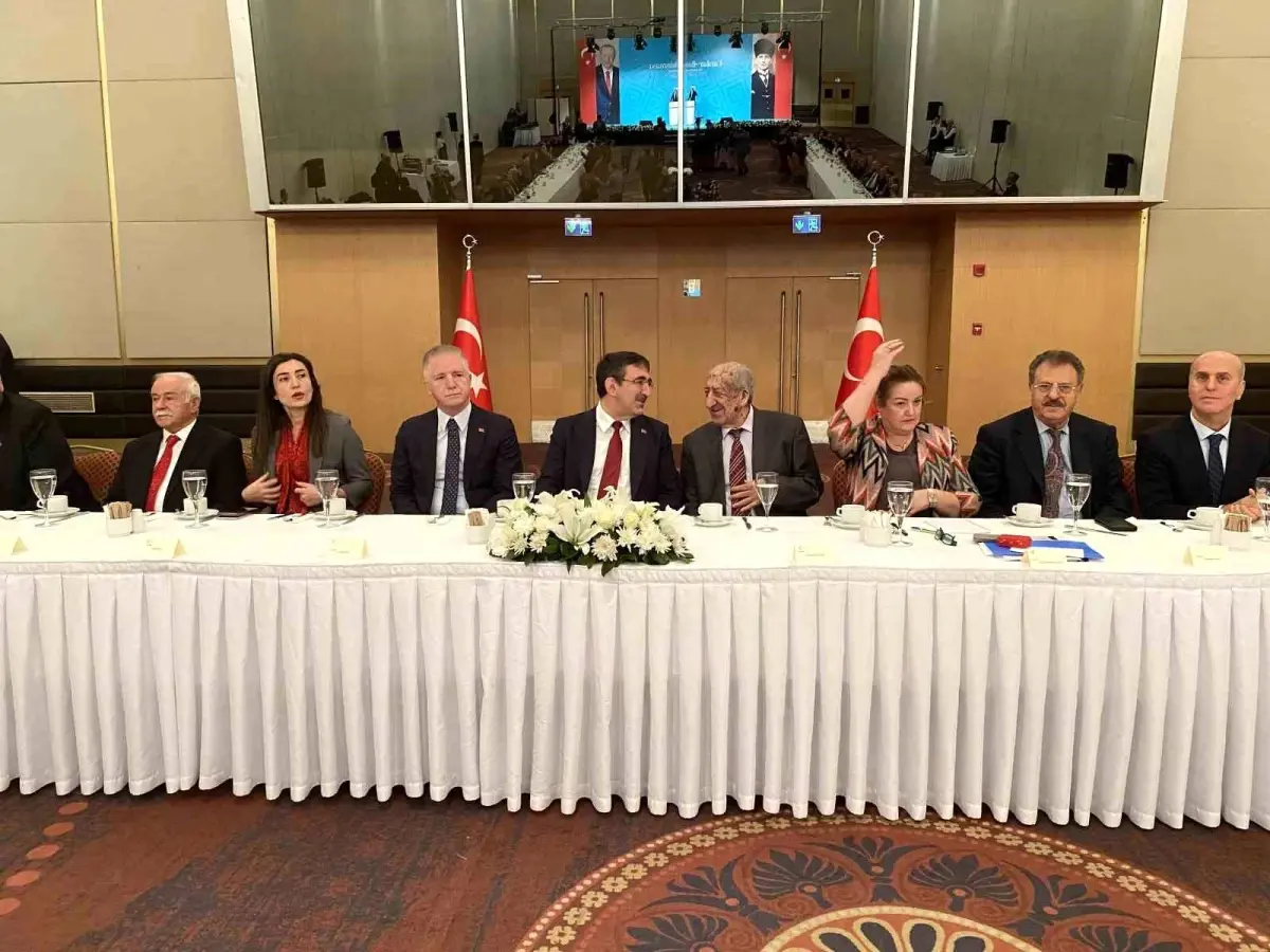 Cumhurbaşkanı Yardımcısı Cevdet Yılmaz Alevi-Bektaşi temsilcileriyle bir araya geldi