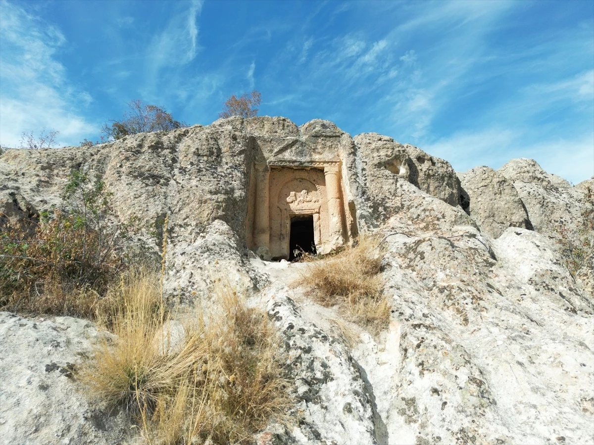 Frigler\'den Kalma Mağaralar Aydınlatmayla Ziyaretçilere Açıldı