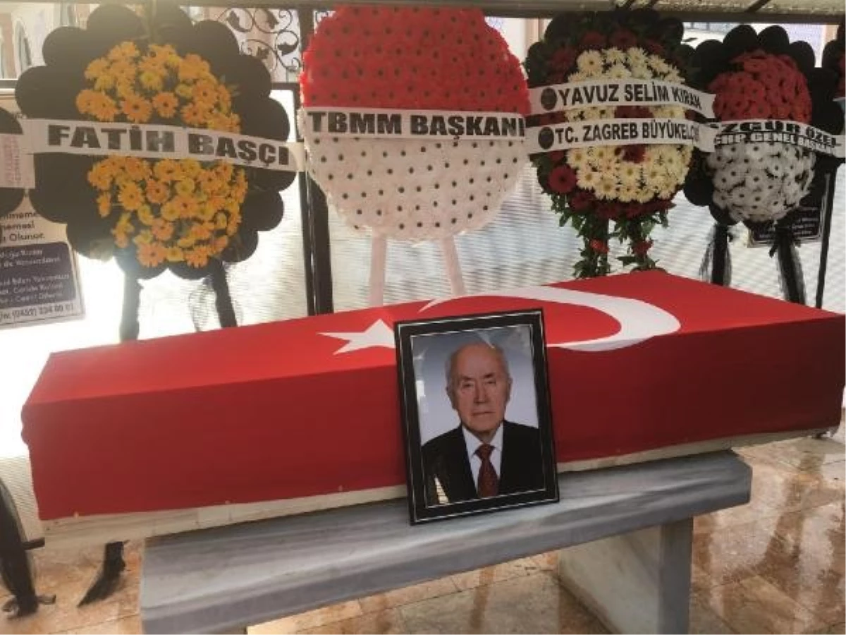 Eski Ticaret ve Sanayi Bakanı Şükrü Yürür\'ün cenazesi Ünye\'de defnedildi