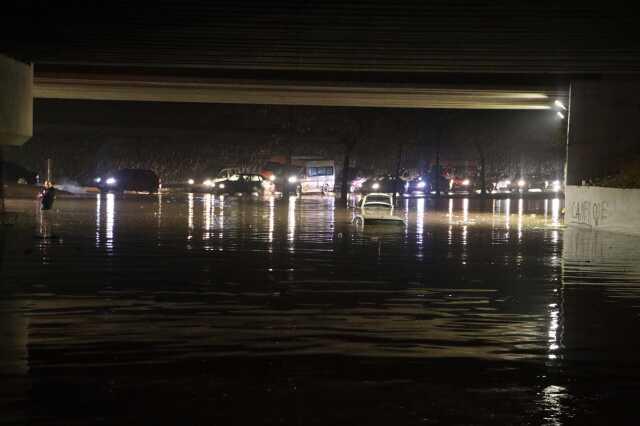 Fatma Şahin ödül alırken, Gaziantep'i sular götürdü