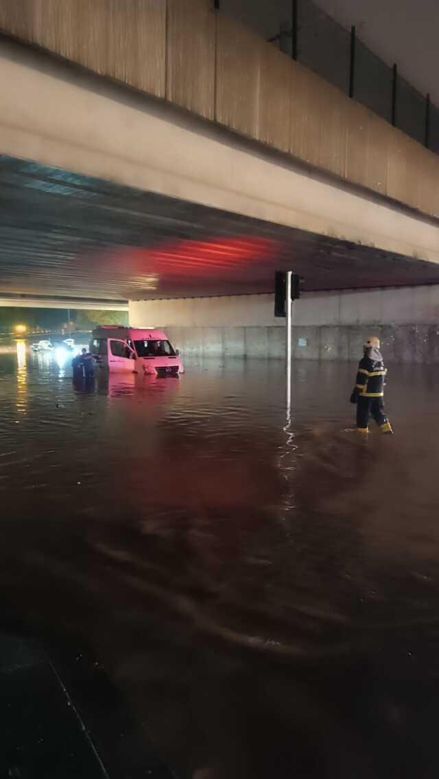 Fatma Şahin ödül alırken, Gaziantep'i sular götürdü