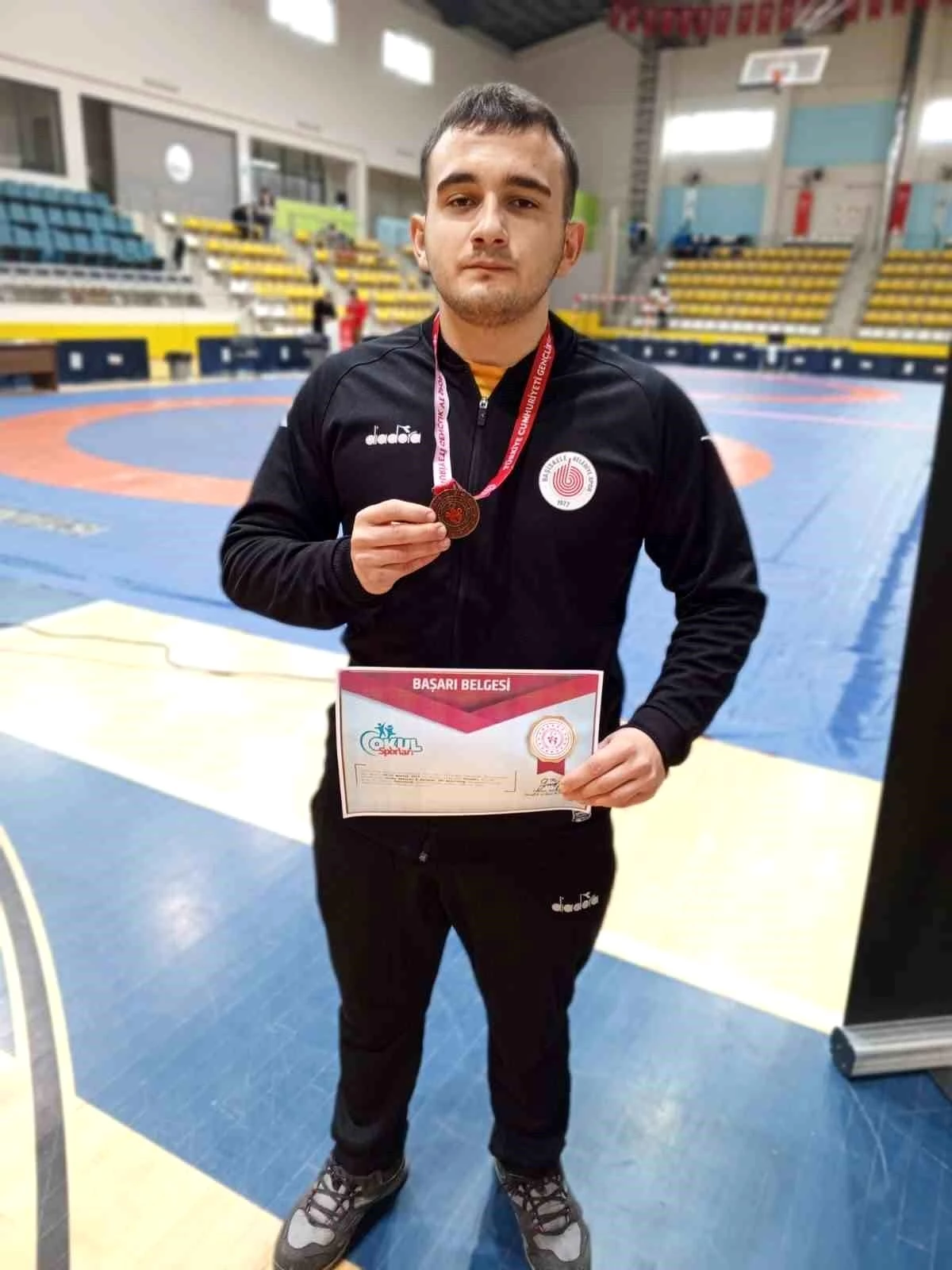 Başiskele Belediyesi Spor Okulları\'ndan Güreşçi Berat Mut Türkiye Şampiyonasına Katılacak