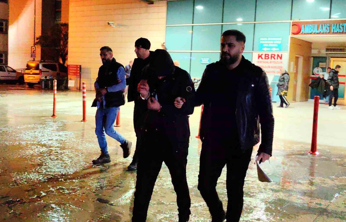 İnegöl\'de park halindeki araçtan hırsızlık yapan şahıslar yakalandı