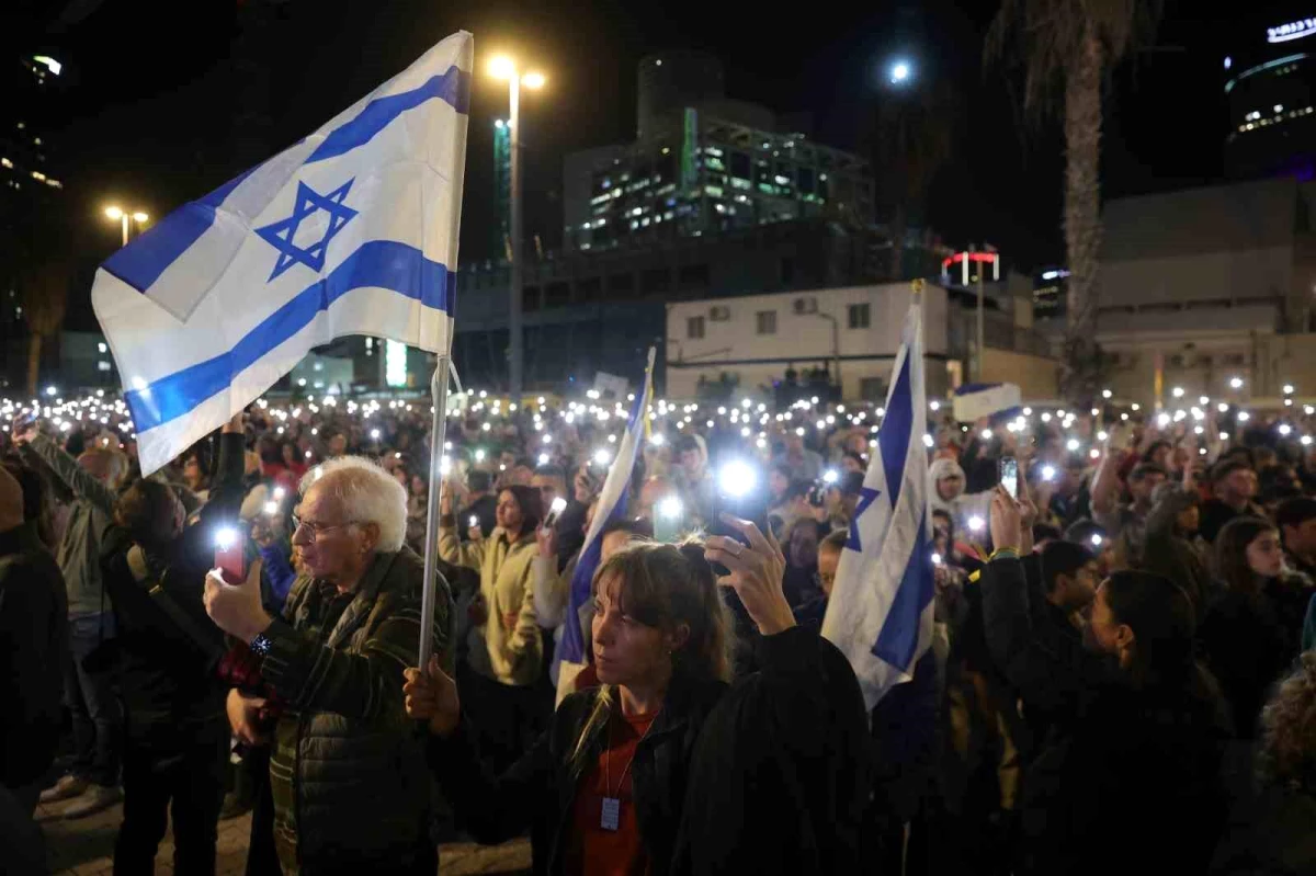 Gazze Şeridi\'nde İsrailli esirlerin yakınları Tel Aviv\'de protesto düzenledi
