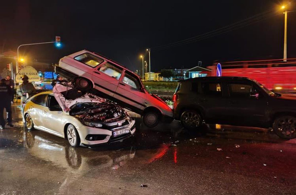 İzmir Ödemiş\'te trafik kazası: 2 yaralı