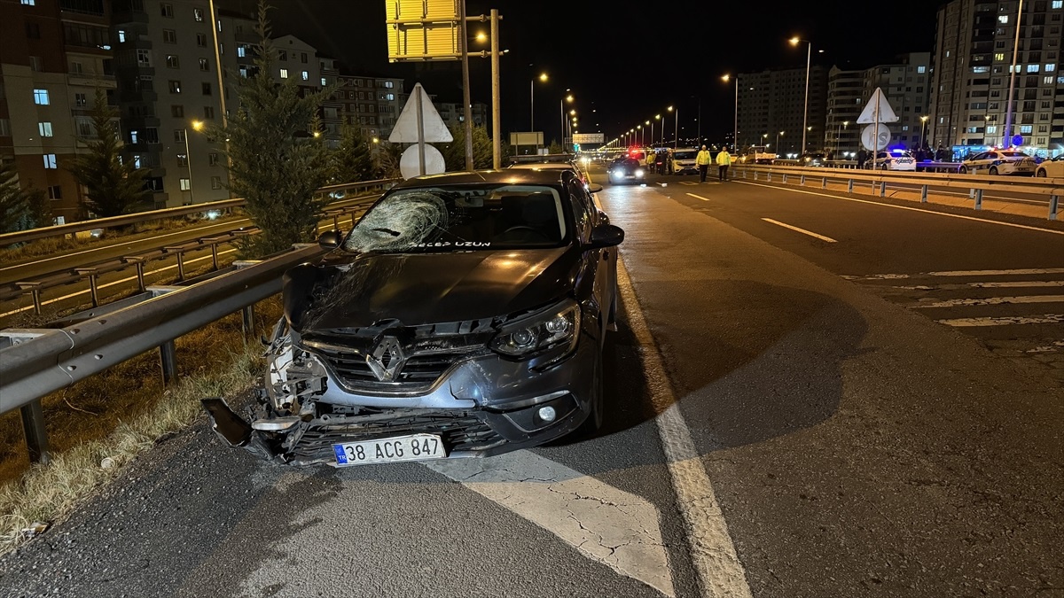 Kayseri\'de otomobilin çarptığı bisikletli hayatını kaybetti