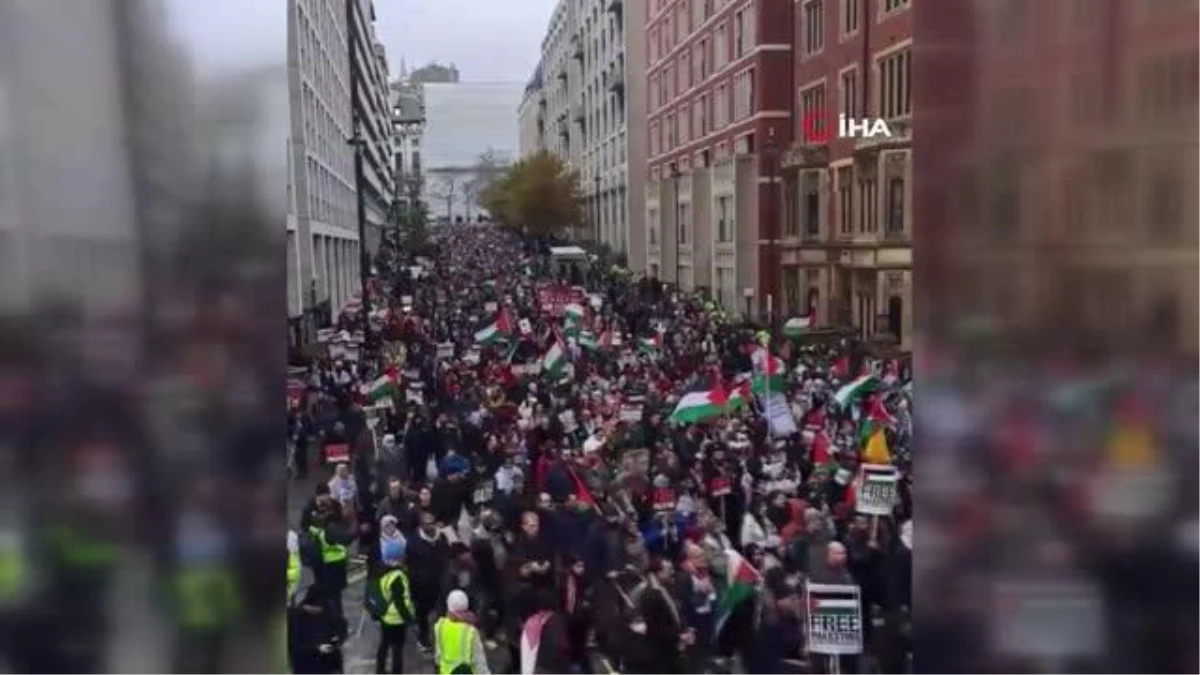 Londra\'da on binlerce kişi Filistin\'e destek protestosu düzenledi
