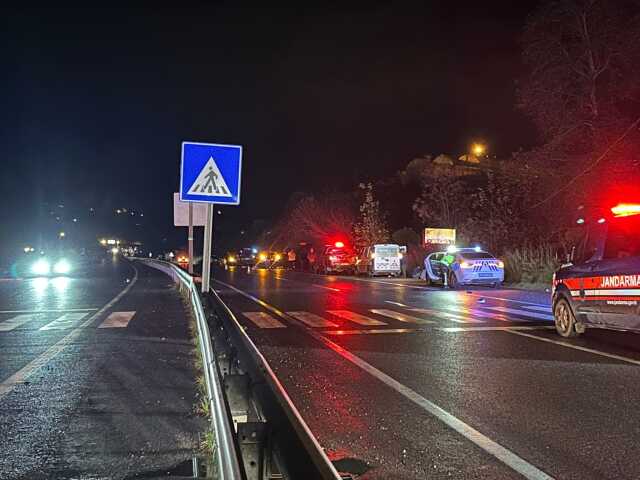 Lüks cip, yaya geçidindeki anne ve kucağındaki bebeğini hayattan kopardı Lüks cip, yaya geçidindeki anne ve kucağındaki bebeğini hayattan kopardı
