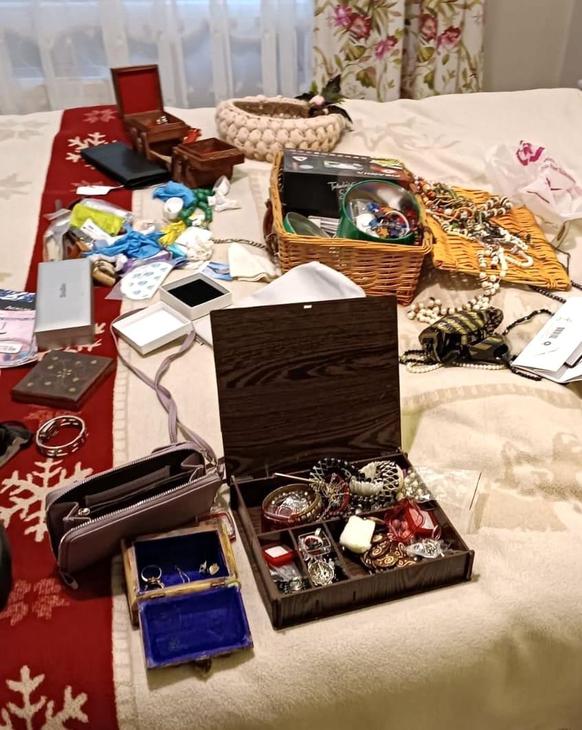 Maltepe\'de 100 Bin TL Değerinde Ziynet Eşyası Çalındı