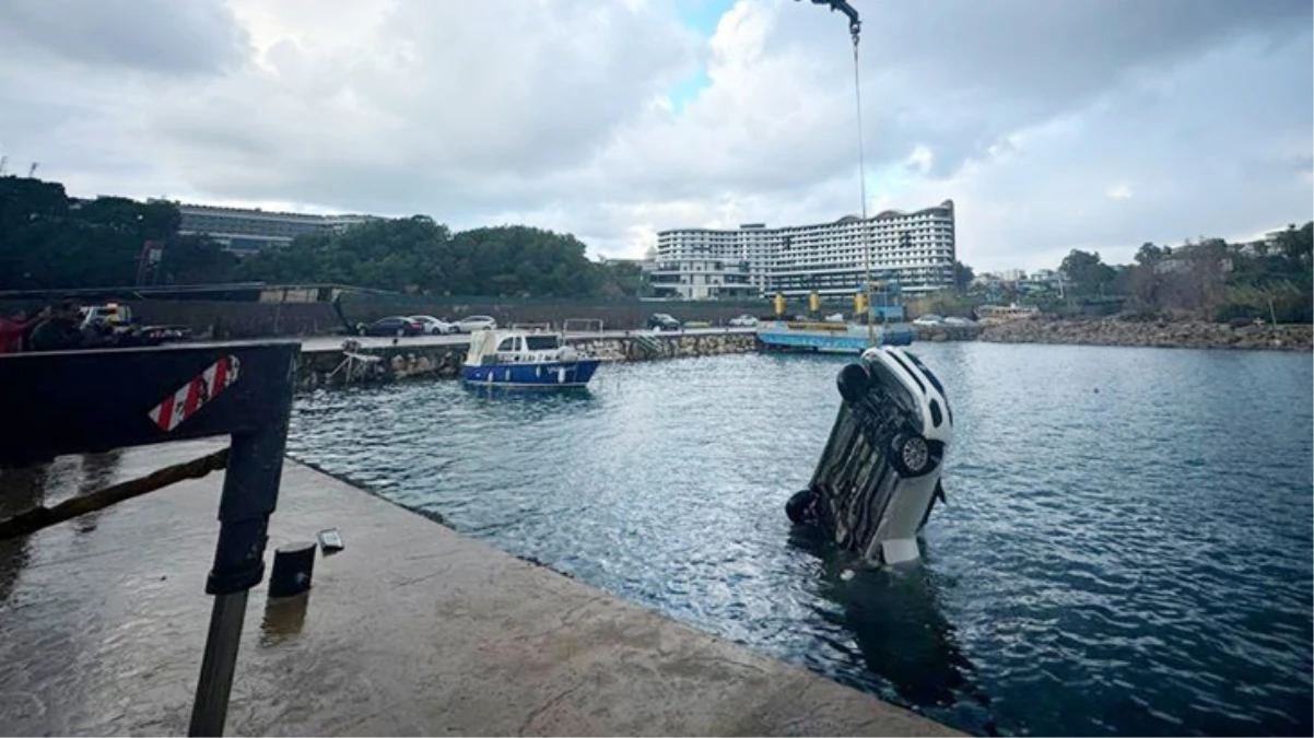 Alanya\'da otomobil denize düştü, 2 genç hayatını kaybetti