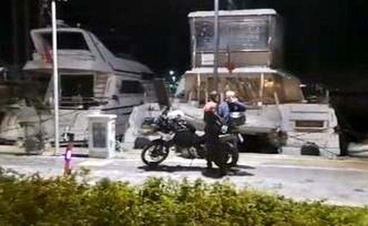 Marmaris\'te gençlerin tehlikeli eğlencesi polisi harekete geçirdi