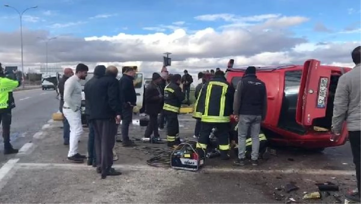 Konya\'da minibüs ve otomobil çarpıştı: 1 ölü, 1 yaralı
