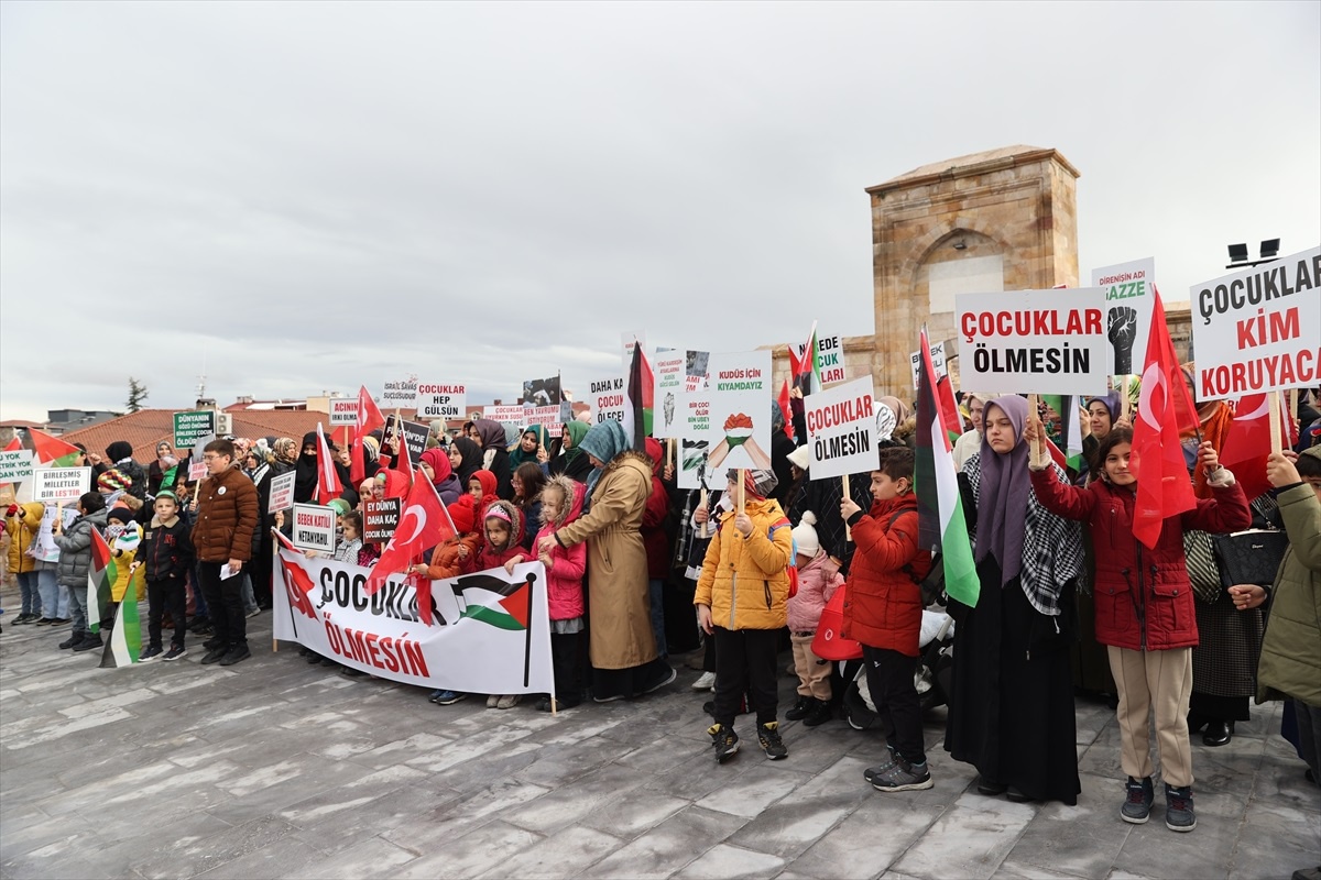Nevşehir\'de İsrail saldırılarını protesto ettiler