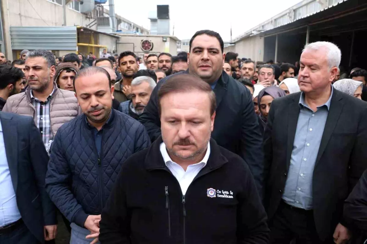 Öz İplik İş Sendikası Genel Başkanı Ay, Şanlıurfa\'da tekstil işçileriyle bir araya geldi
