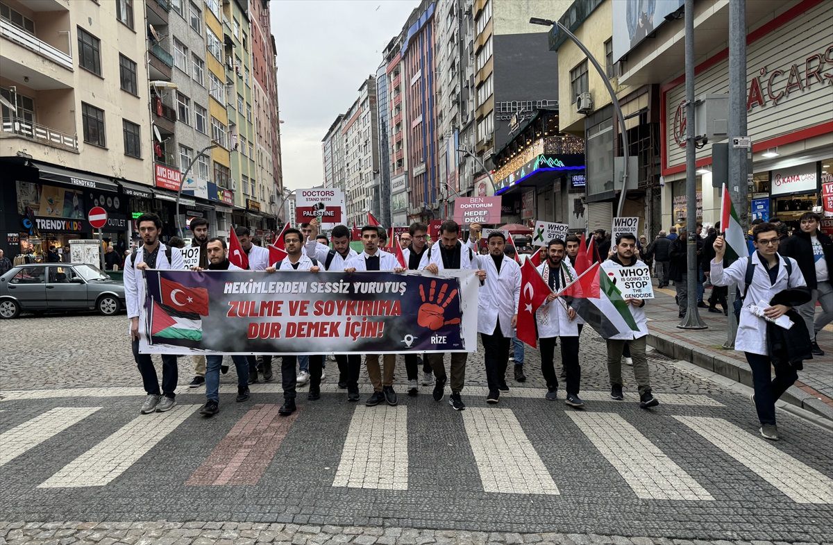 Rize\'de doktor adayları, Trabzon\'da çocuklar Gazze için yürüdü