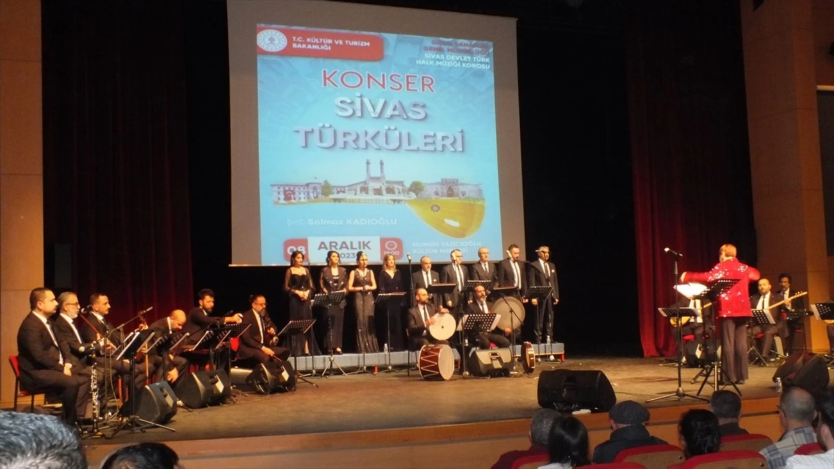 Sivas\'ta Türk Halk Müziği Korosu Konseri