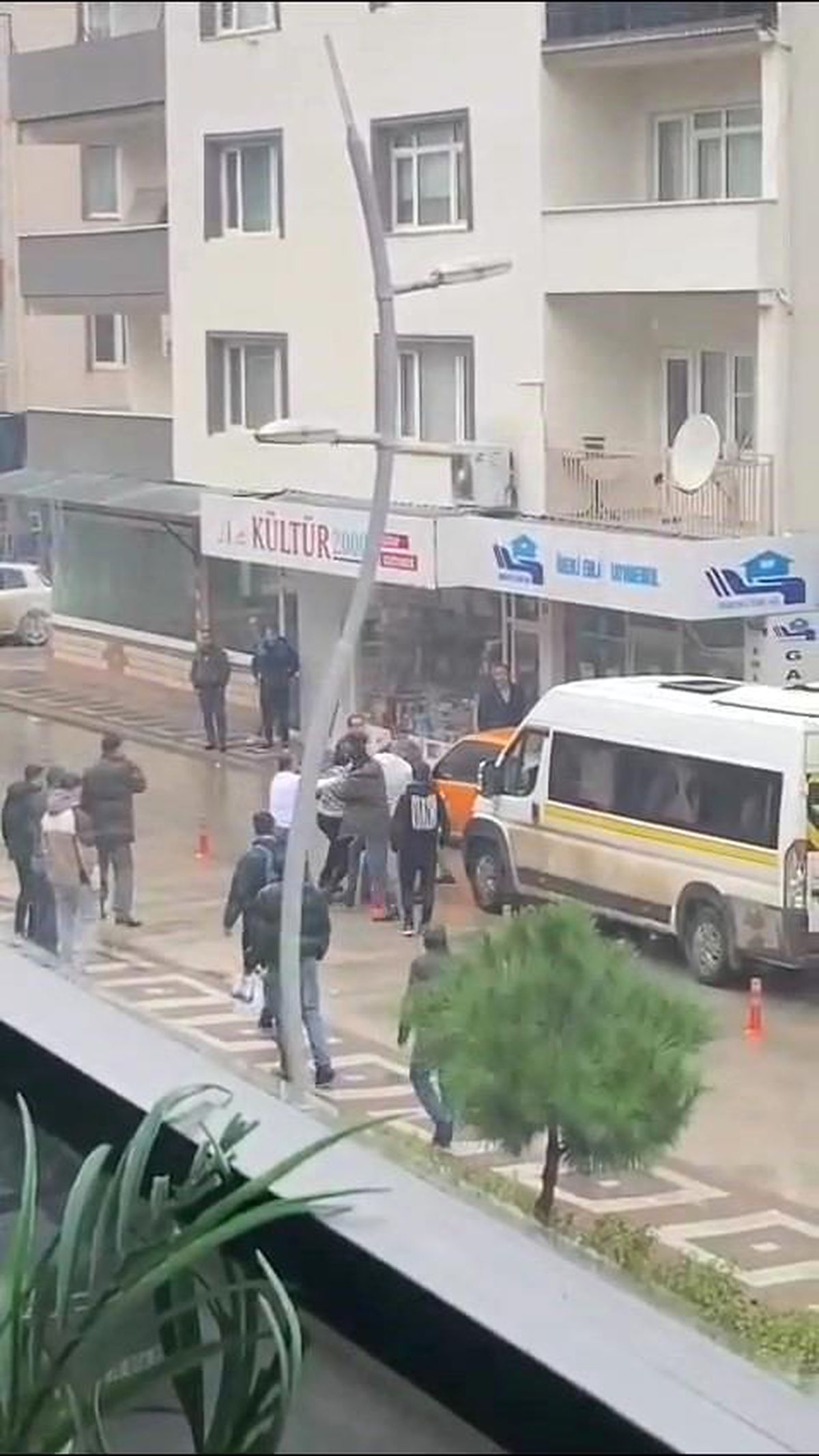 İnegöl\'de yol verme kavgası amatör kameraya yansıdı