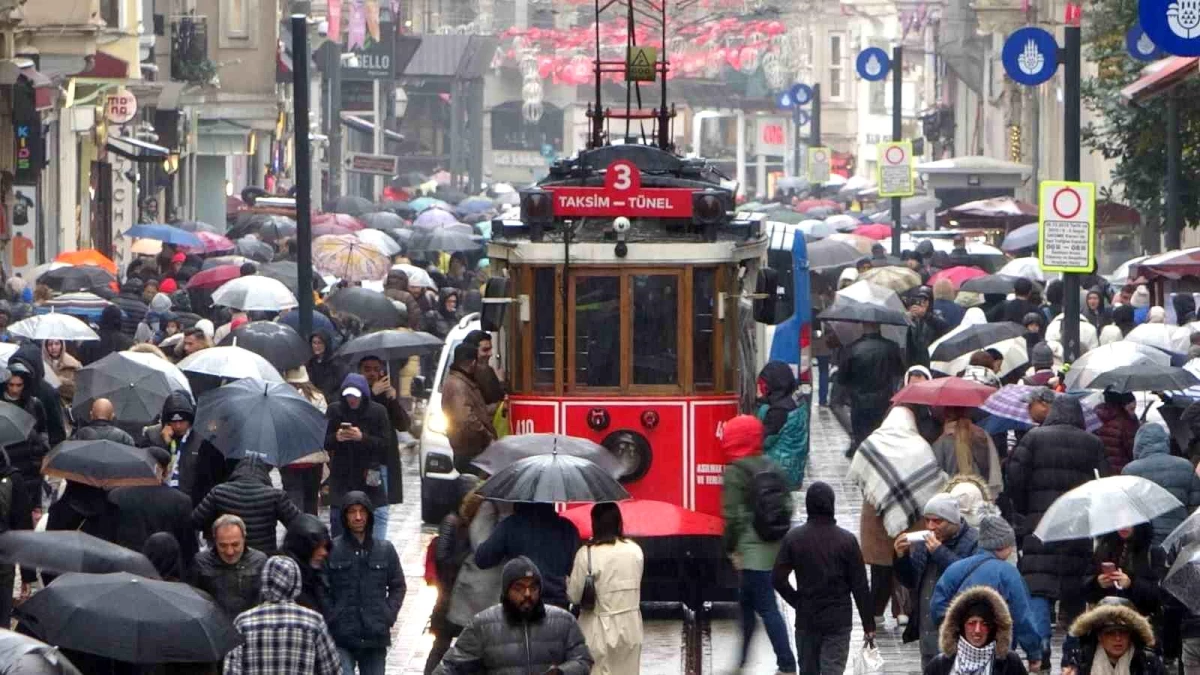 İstanbul\'da Şiddetli Rüzgar ve Yağmur