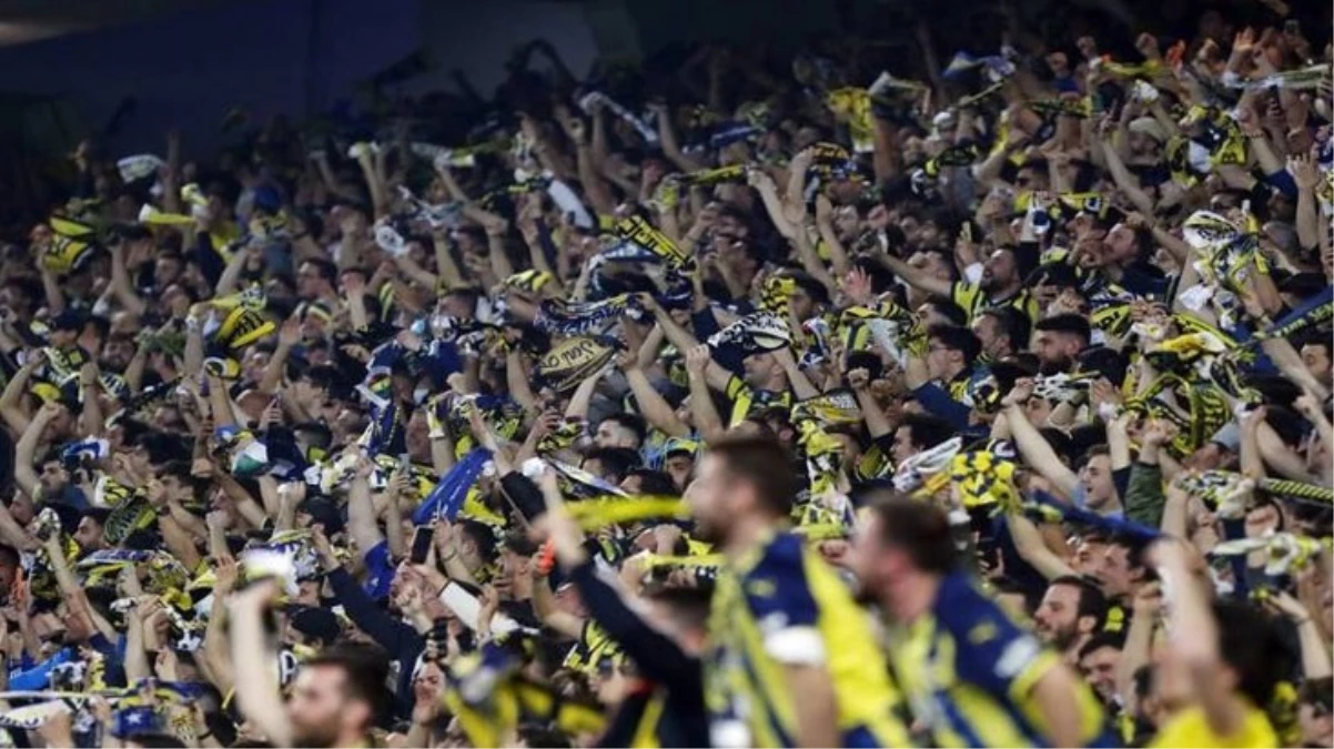 Taraftar resmen çıldırdı! Fenerbahçe\'nin futbolcusuna tepki yağıyor