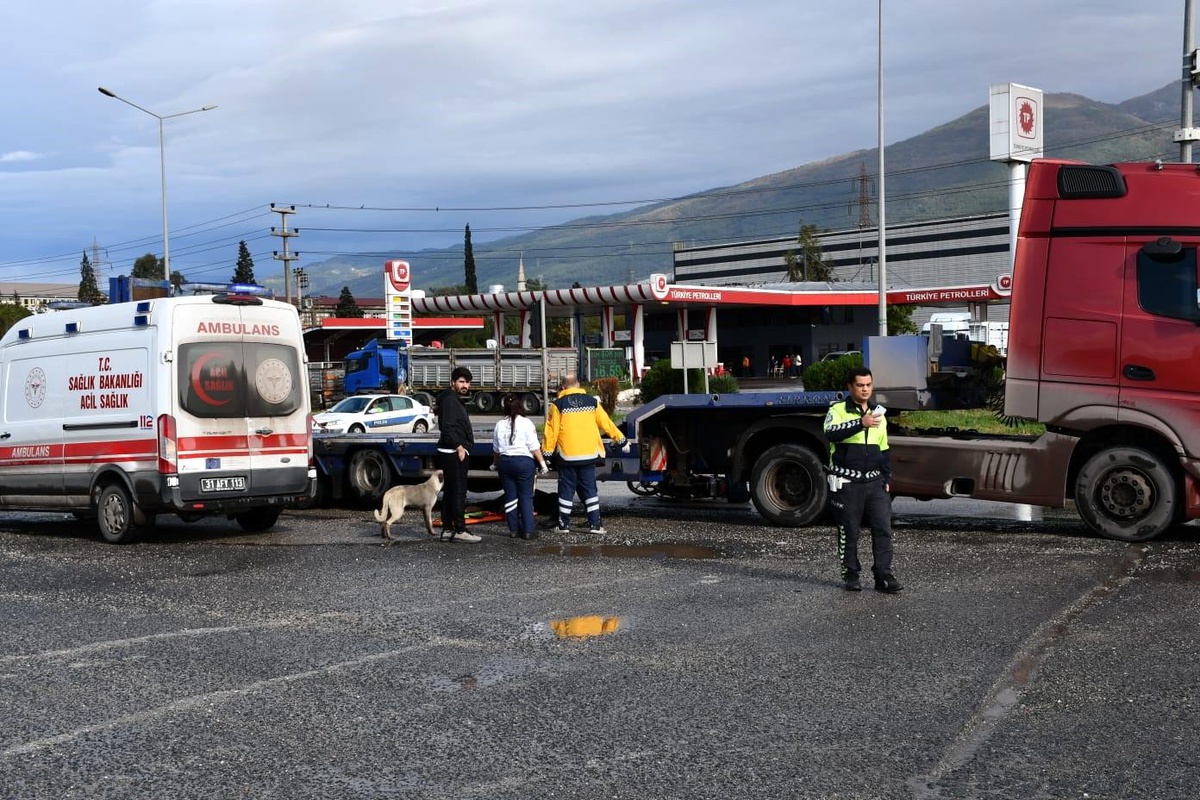 Hatay\'da tır ile motosiklet çarpıştı: 1 ölü