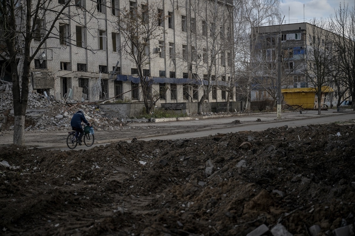 Ukraynalı çift, savaşta kimsesiz kalan hayvanlara sahip çıkıyor