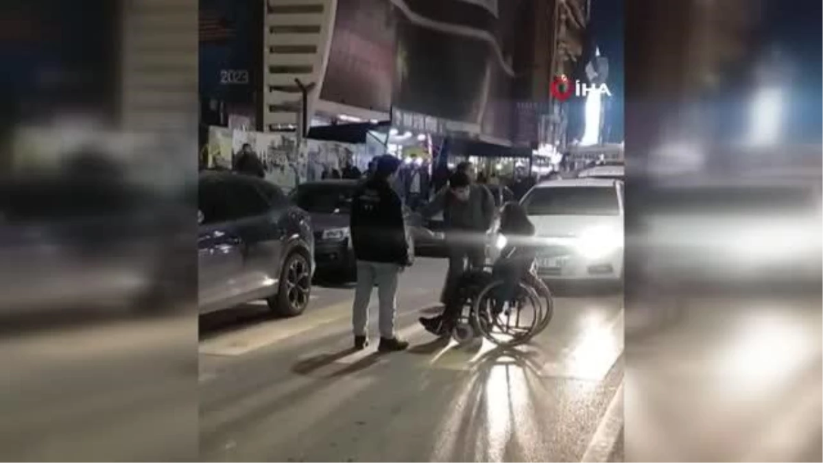Engelli rampası önüne araç bırakan sürücüye tepki