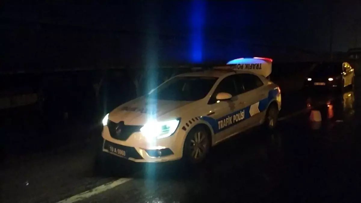 Çorum\'da trafik kazası: Ticari araç sürücüsü ağır yaralandı