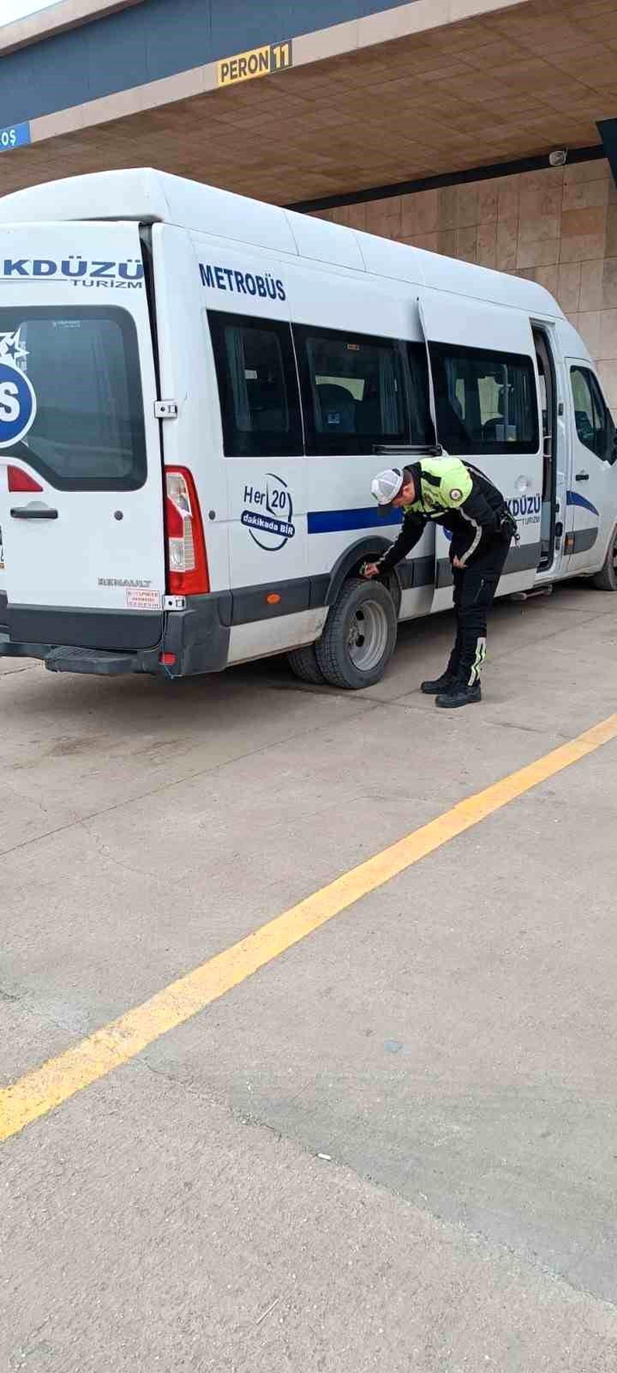 Tekirdağ\'da Otobüslere Kış Lastiği Denetimi