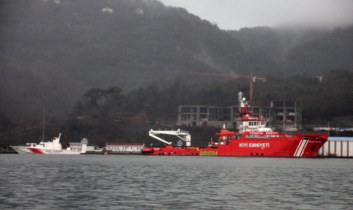Zonguldak açıklarında batan geminin kayıp mürettebatı aranıyor
