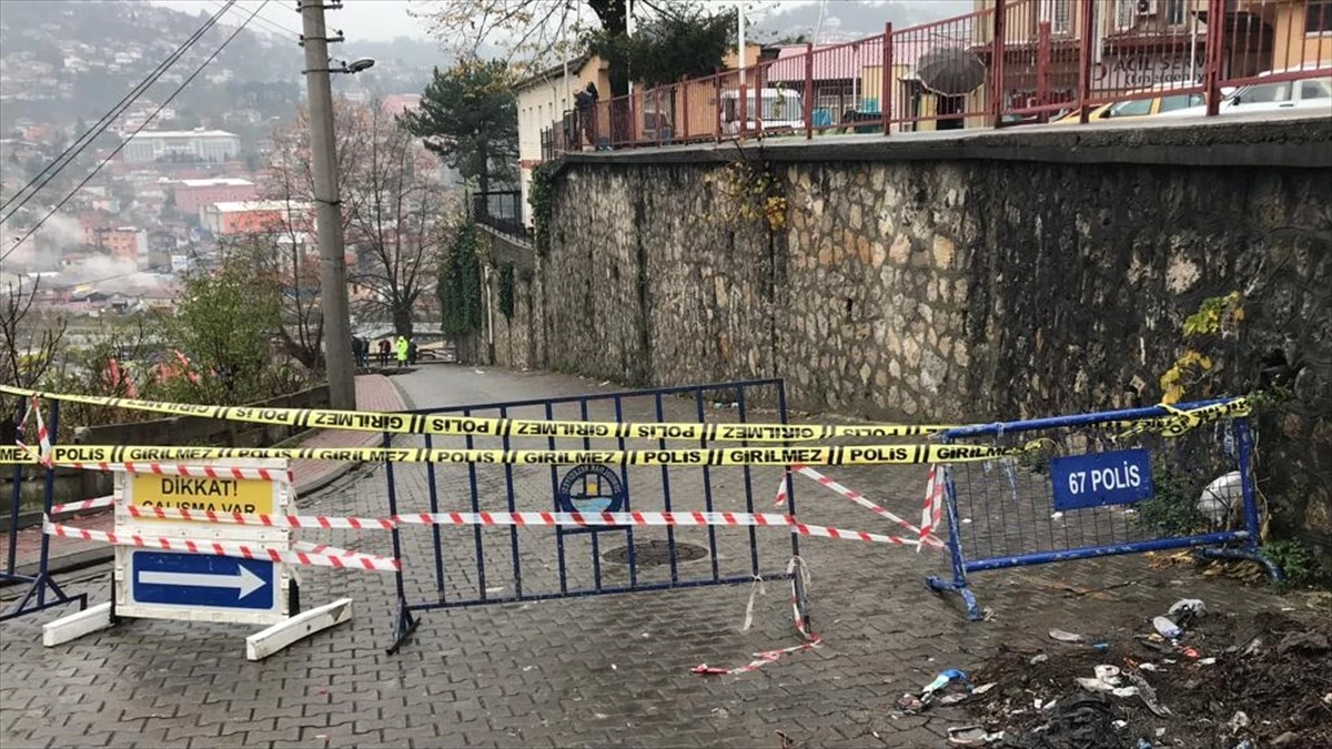 Zonguldak\'ta heyelan nedeniyle yol çöktü