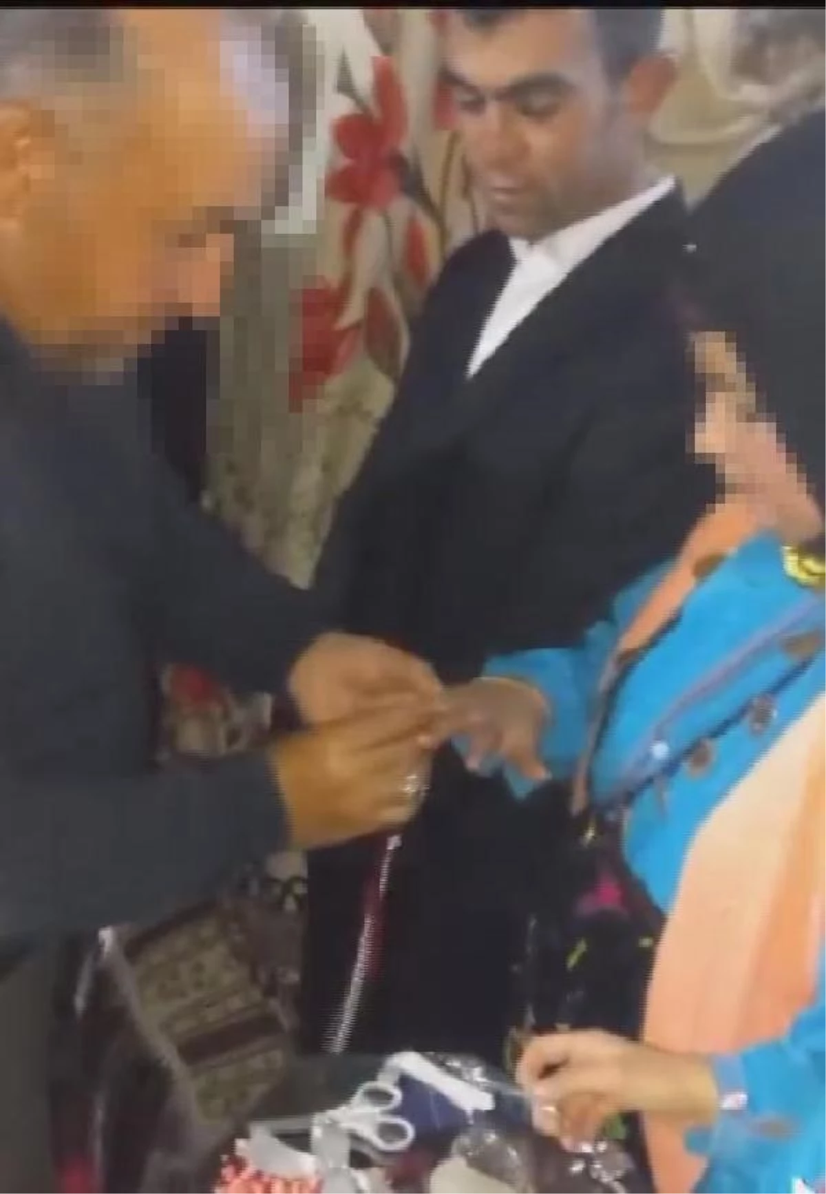 Konya\'da 13 yaşındaki kız çocuğu 15 yaş büyük biriyle nişanlandırıldı