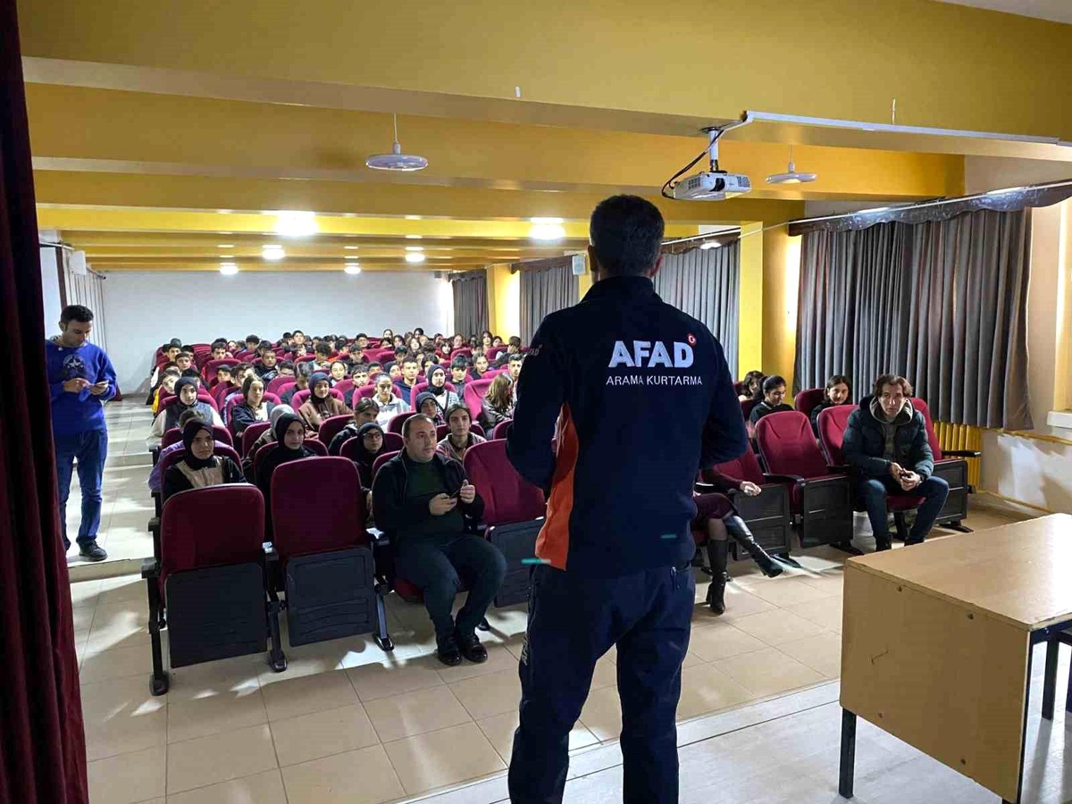 Ağrı\'da AFAD liderliğinde deprem tahliye ve yangın tatbikatları başarıyla gerçekleştirildi